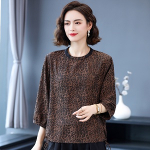   仿真絲印花長袖圓領(lǐng)純印花上衣2023夏季新款中年媽媽裝寬松大碼T恤衫